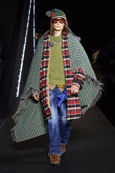 Look 15